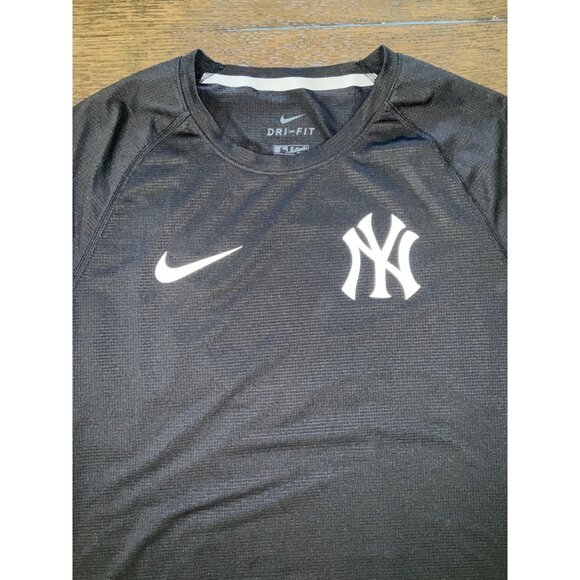 Nike New York Yankees Collection dri-fit tee men’s size Medium - Picture 5 of 8